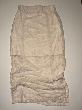 Lace Pencil Skirt in Light Cream